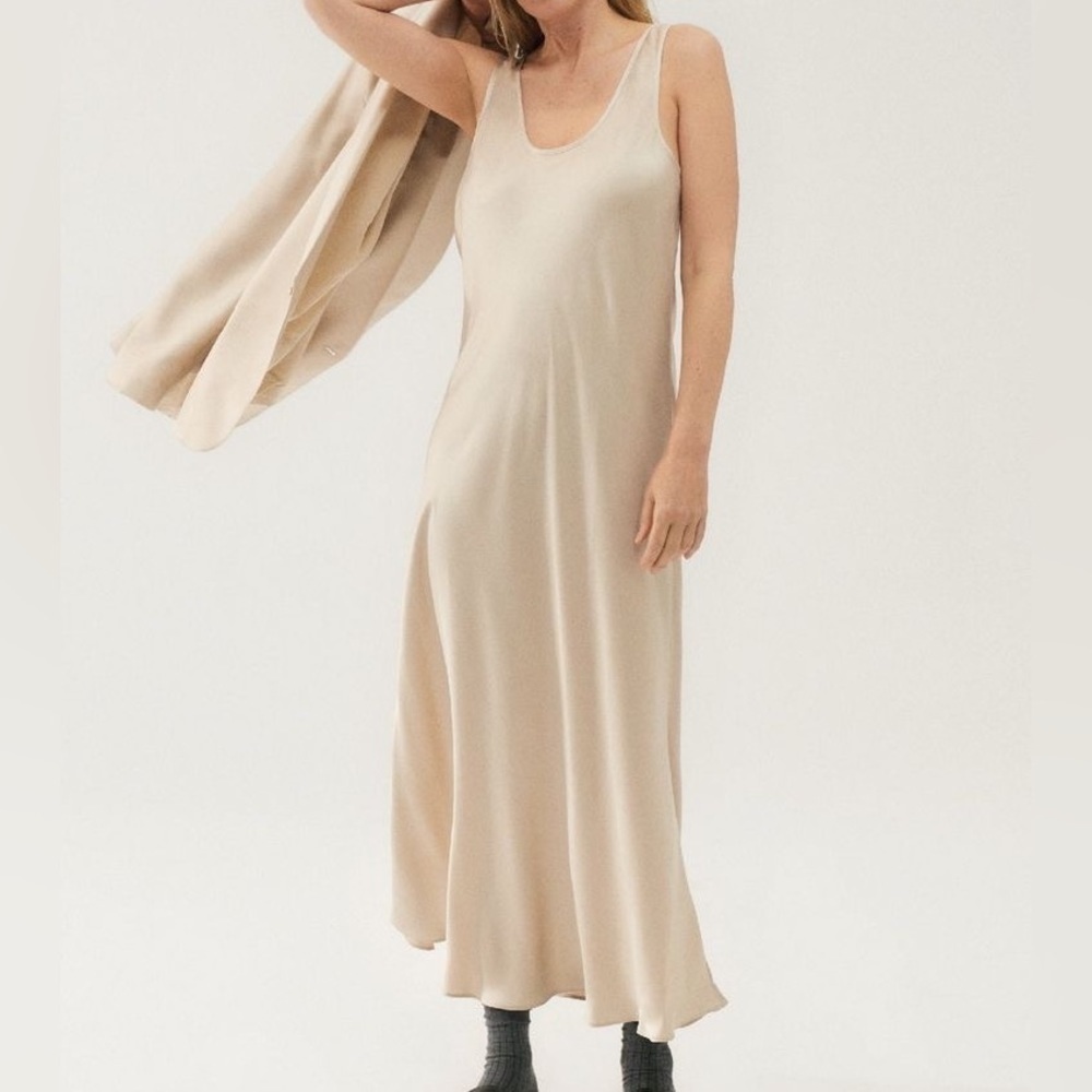Eileen Fisher | Silk Scoop Neck Midi Dress in Champagne - Size Small - EUC​​​​